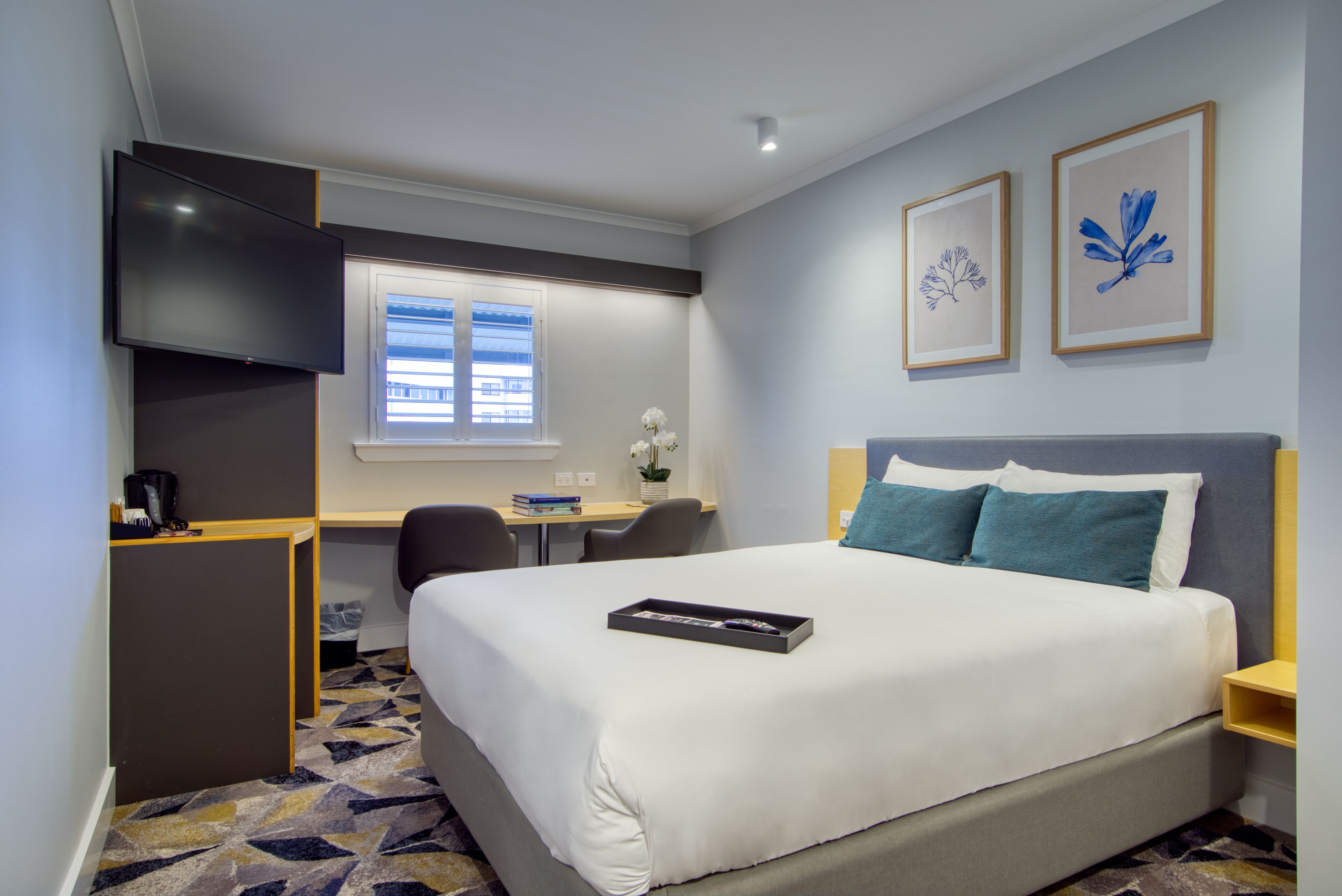 deluxe room, 1 queen bed | 1 bedroom, pillow-top beds, desk, iron/ironing board