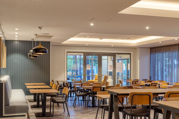 Breakfast, lunch and dinner served