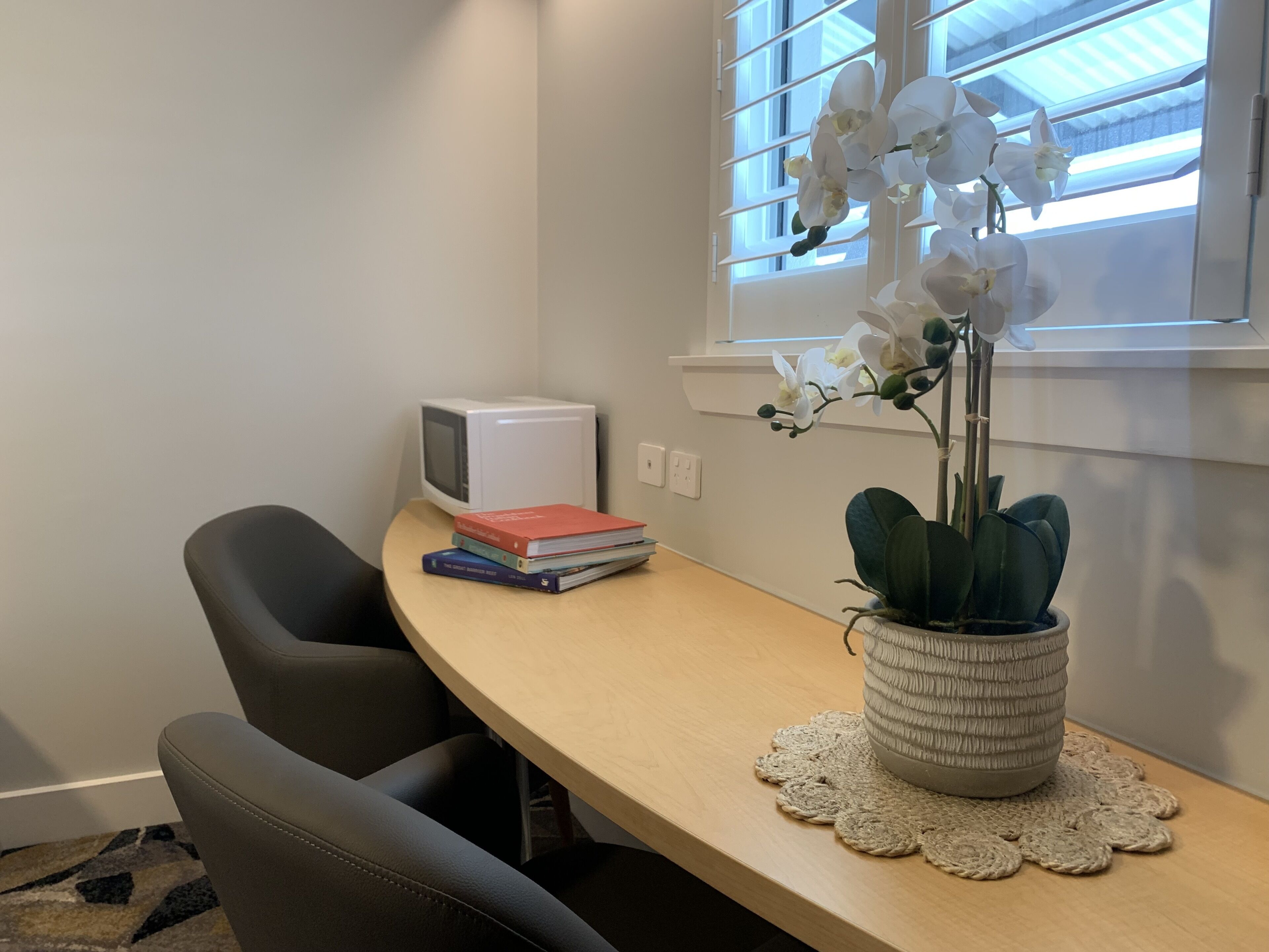 deluxe room, 1 king bed | 1 bedroom, pillow-top beds, desk, iron/ironing board