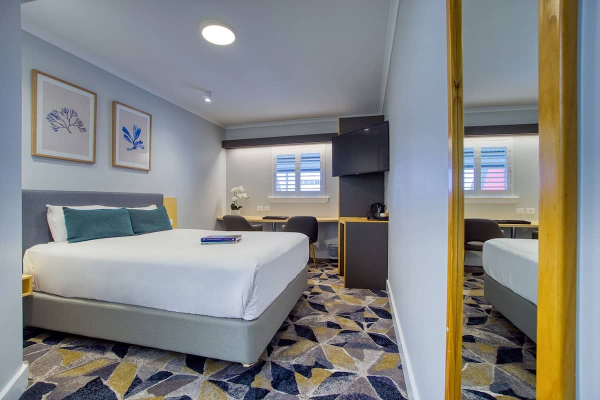 Pillowtop-Betten, Zimmersafe, Schreibtisch, Verdunkelungsvorhänge