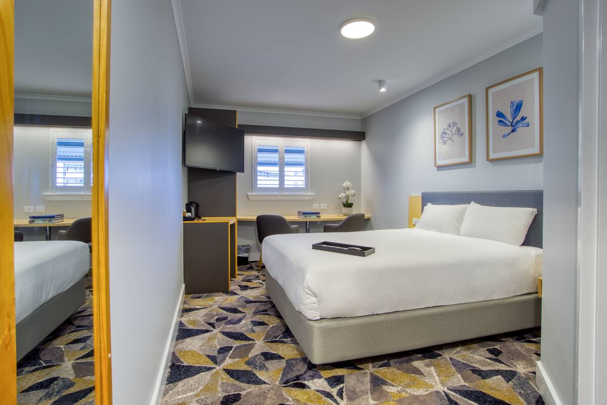 deluxe room, 1 queen bed | 1 bedroom, pillow-top beds, desk, iron/ironing board