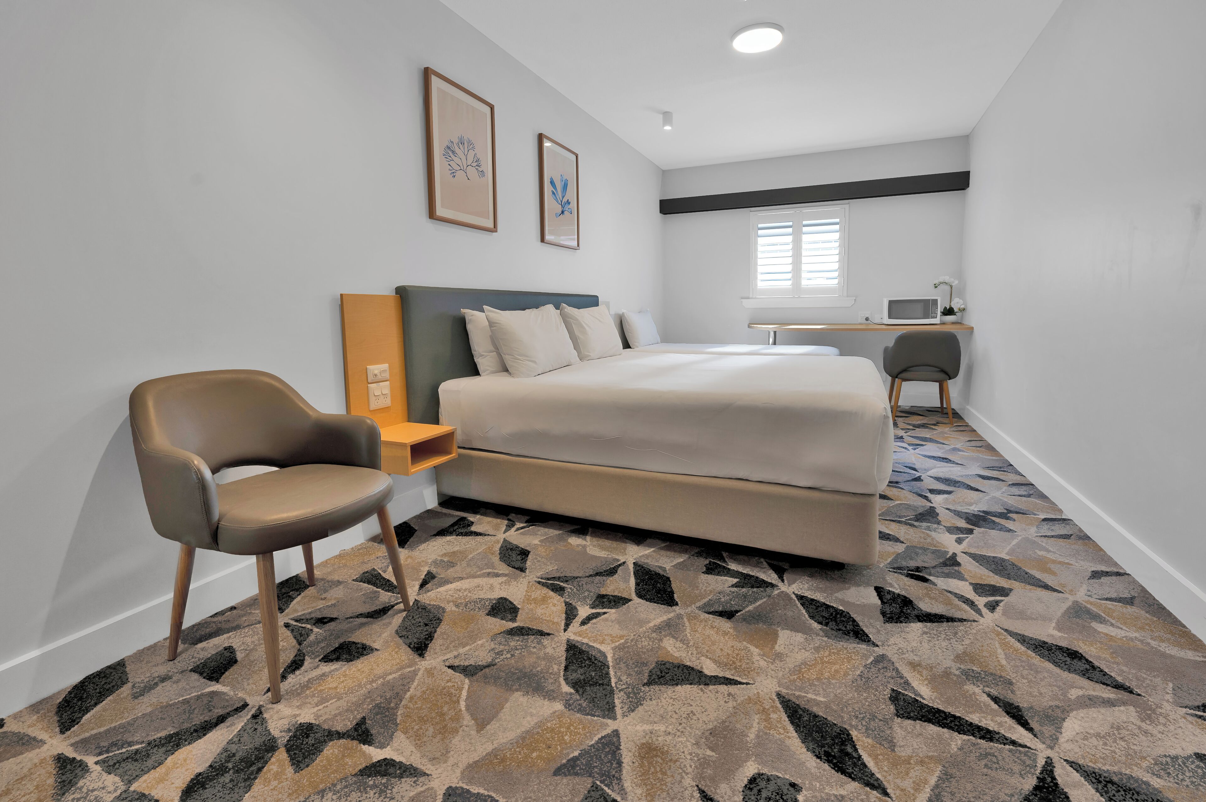 deluxe room, 1 king bed | 1 bedroom, pillow-top beds, desk, iron/ironing board