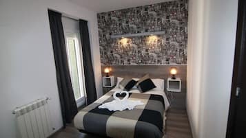 Herbergi með tvíbreiðu rúmi (Matrimonial) | Skrifborð, hljóðeinangrun, ókeypis vöggur/ungbarnarúm