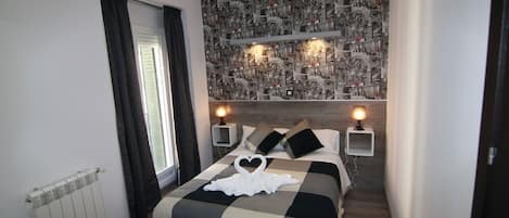 Chambre Double (Matrimonial) | Bureau, chambres insonorisées, lits bébé (gratuits), Wi-Fi gratuit