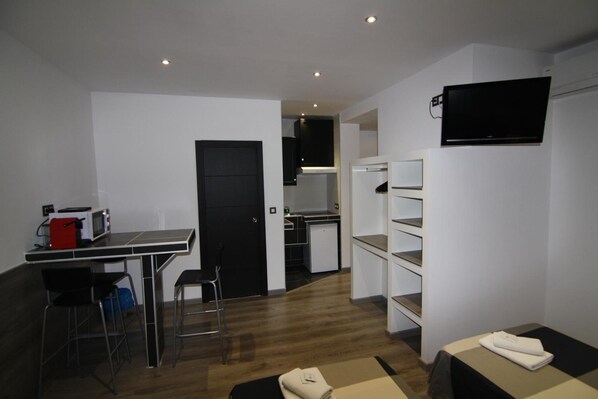 Private kitchen - Hostal MH Fuencarral (Madrid)