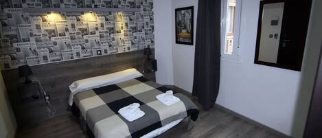 Habitación doble (with extra bed) | Escritorio, sistema de insonorización, cunas gratuitas y wifi gratis
