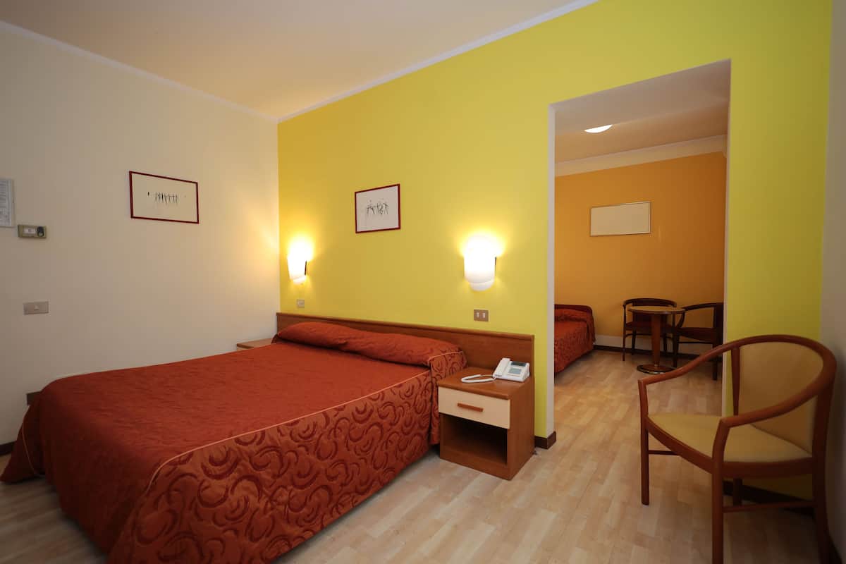 1 bedroom, premium bedding, in-room safe, desk