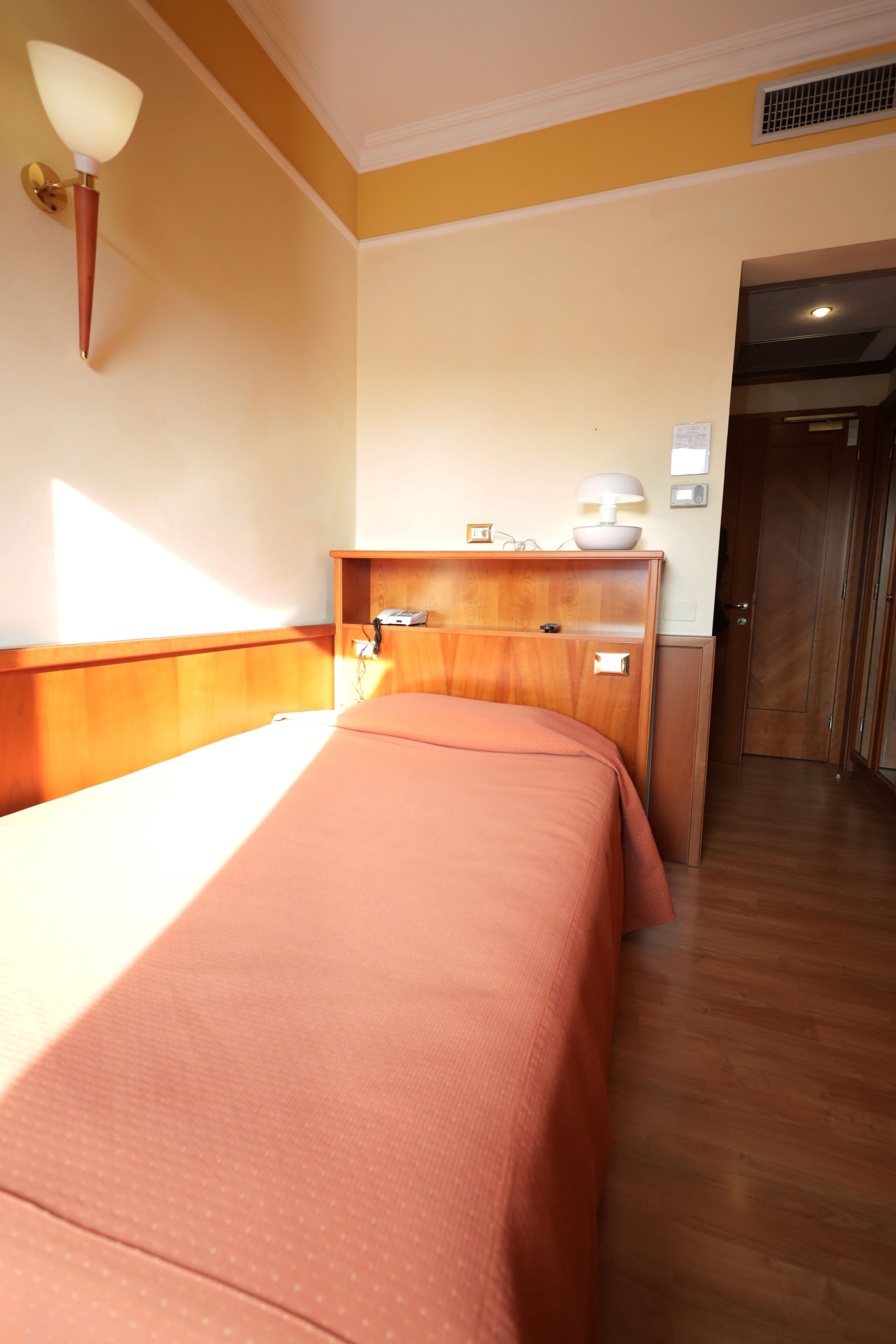 classic single room | 1 bedroom, premium bedding, in-room safe, desk