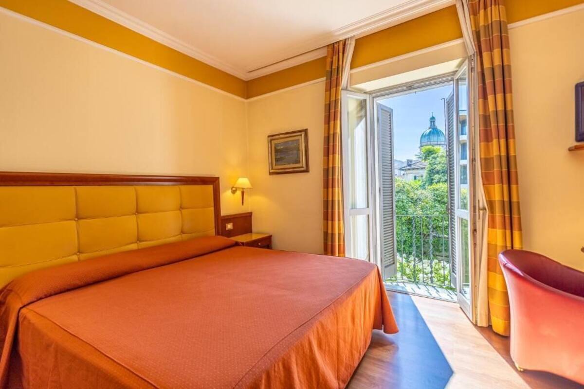 Kamar Double atau Twin Klasik, pemandangan kebun | Seprai premium, brankas, meja kerja, dan ruang kerja ramah laptop