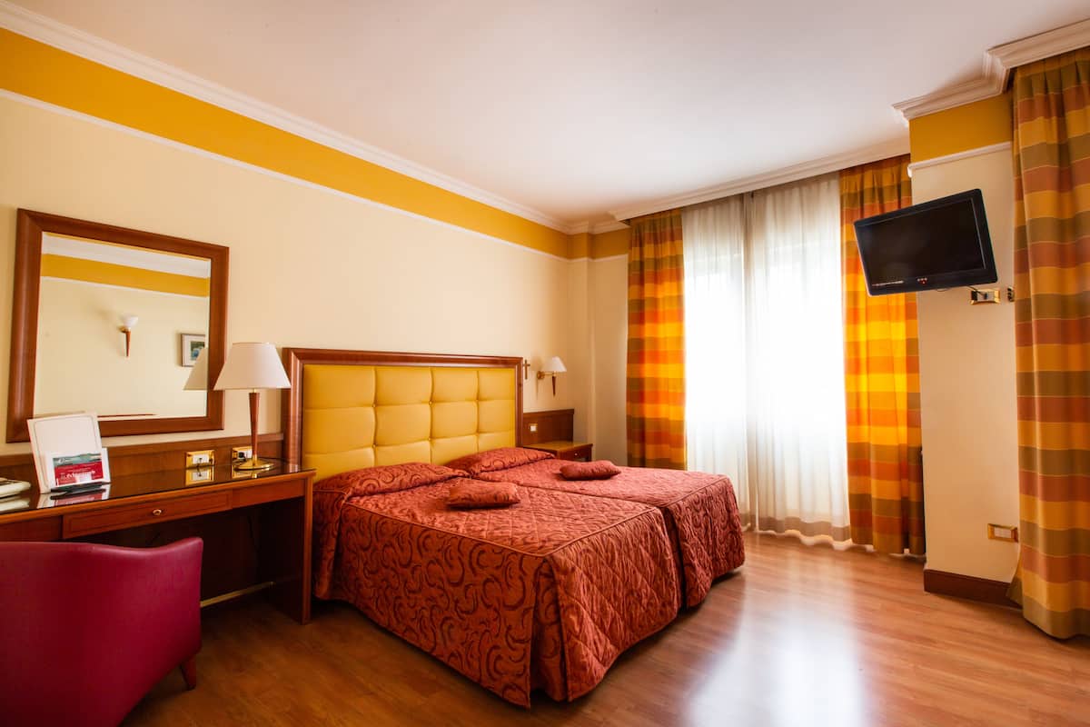 Premium bedding, in-room safe, desk, laptop workspace