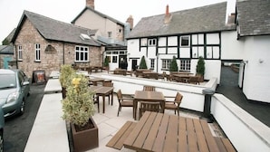 Terrace/patio - Castle Hotel (Ruthin)