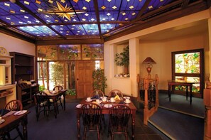 Dining - Castle Hotel (Ruthin)