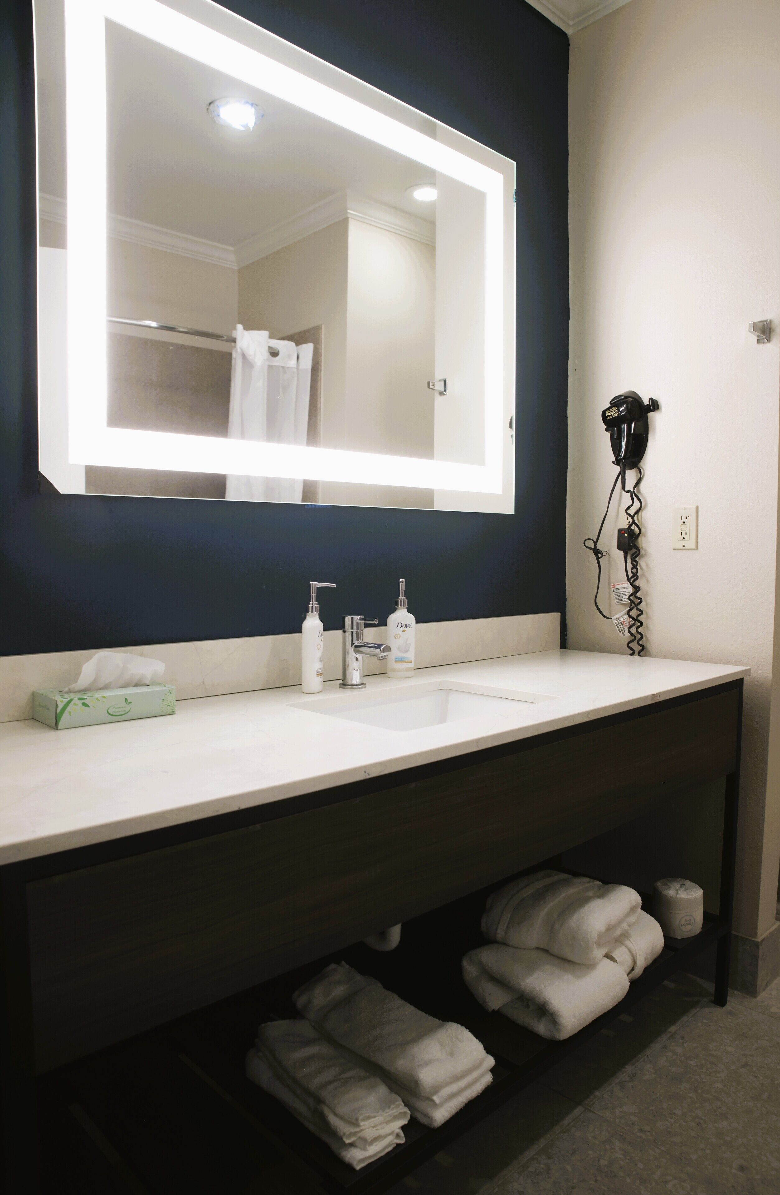 combined shower/bathtub, designer toiletries, hair dryer, towels