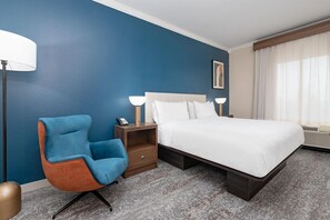 Room, 1 King Bed, Non Smoking | Premium bedding, down comforters, desk, laptop workspace - Wyndham Lake Charles Casino Area (Lake Charles)