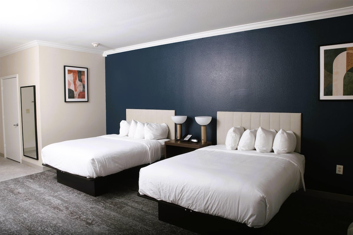 Egyptian cotton sheets, premium bedding, down comforters, desk