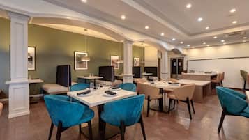 Breakfast and dinner served, American cuisine