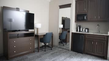 Premium bedding, down duvets, desk, laptop workspace