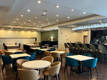 Serves dinner and happy hour. Wyndham Lake Charles Casino Area