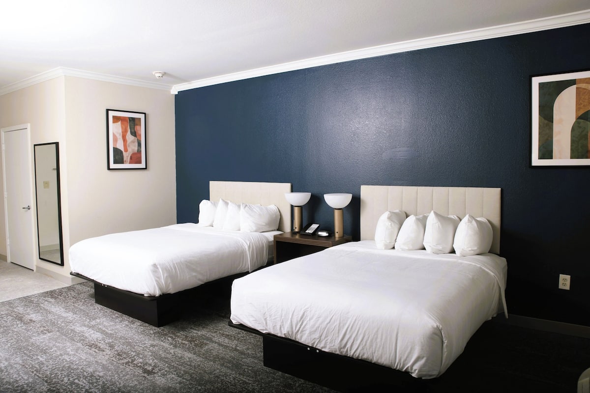 Egyptian cotton sheets, premium bedding, down comforters, desk