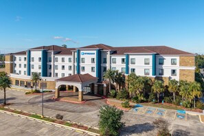Exterior - Wyndham Lake Charles Casino Area (Lake Charles)
