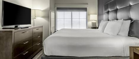 Executive Suite, Corner | Premium bedding, in-room safe, desk, laptop workspace