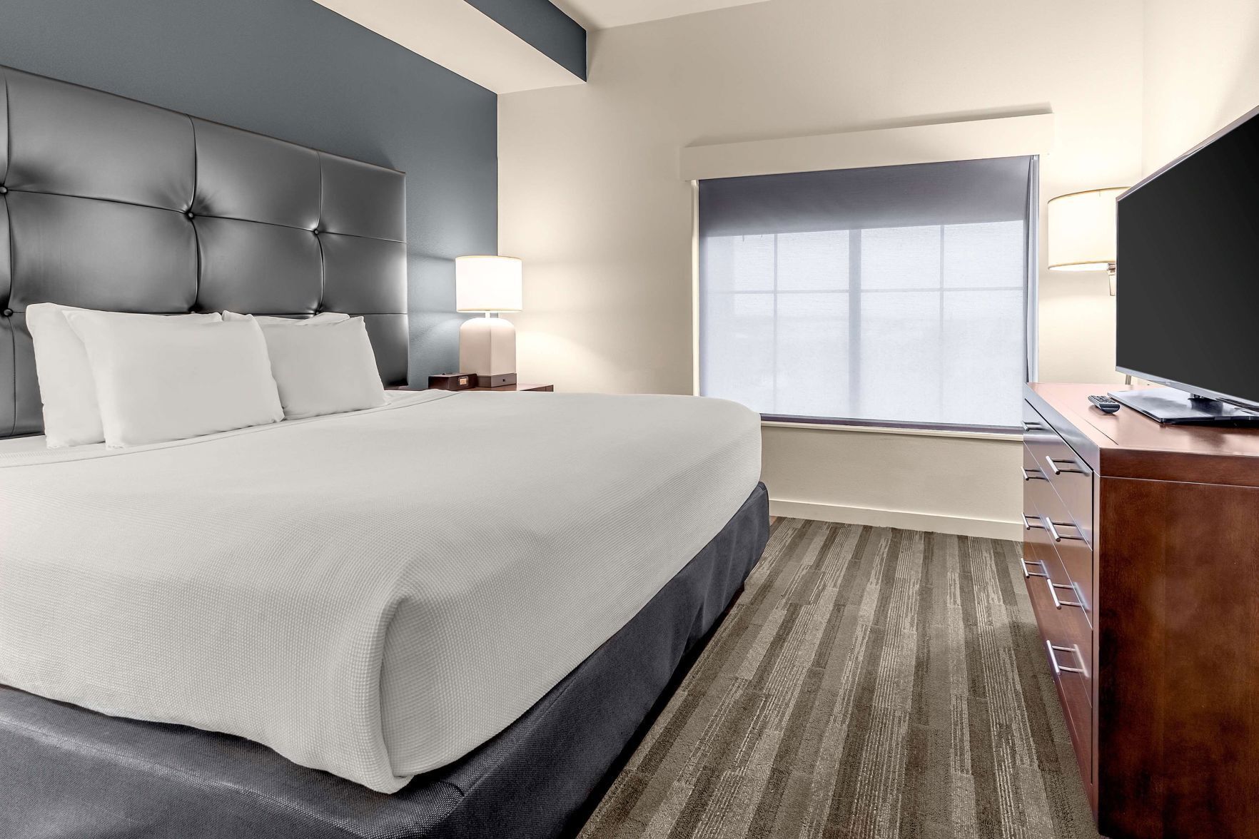 Premium bedding, in-room safe, desk, laptop workspace