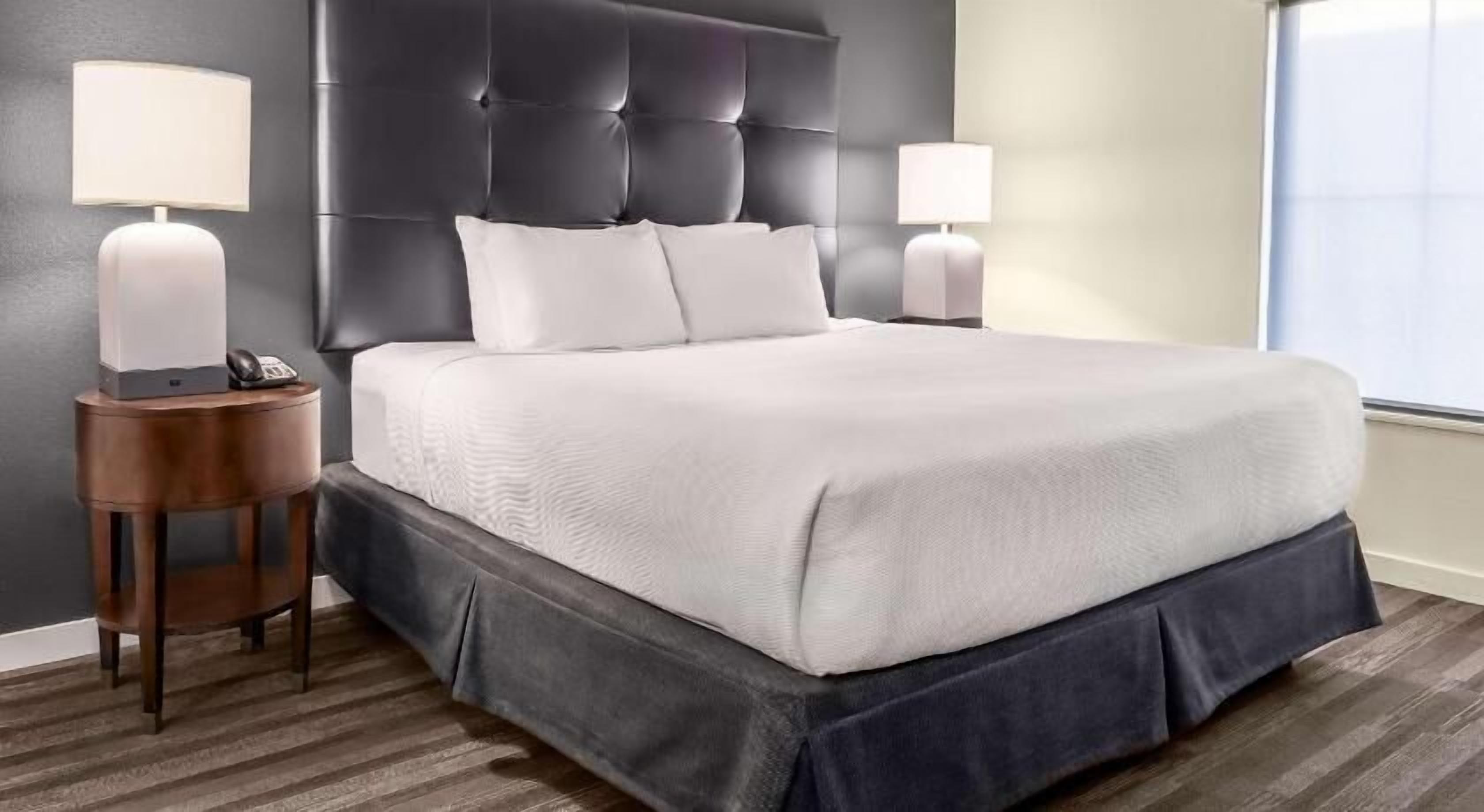 Premium bedding, in-room safe, desk, laptop workspace