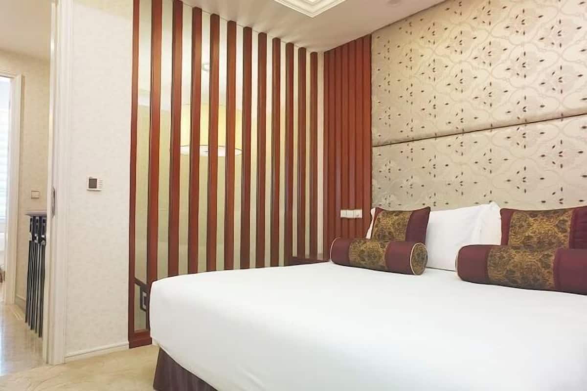Luxe beddengoed, een minibar, een kluis op de kamer, een bureau