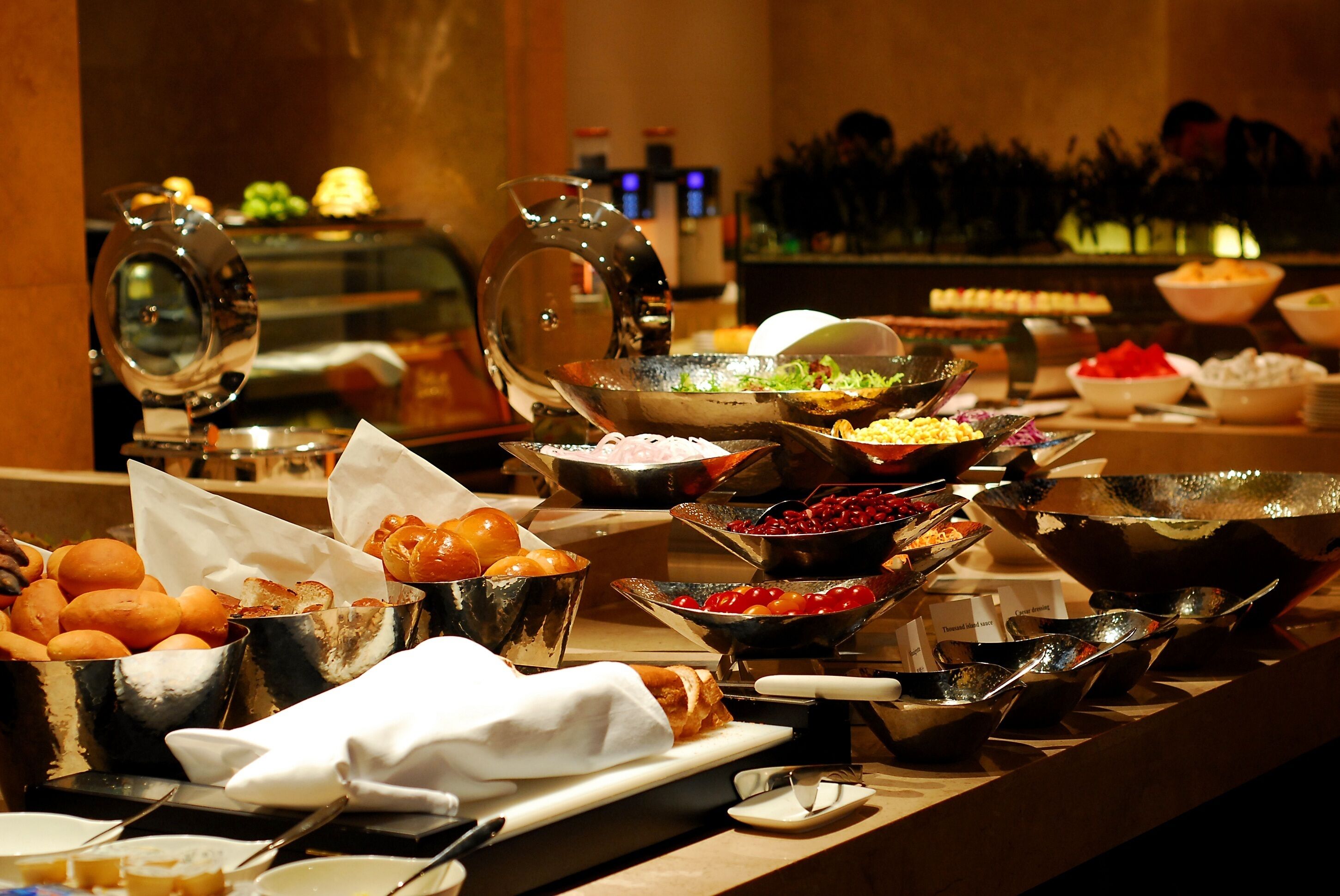 Daily buffet breakfast (CNY 80 per person)