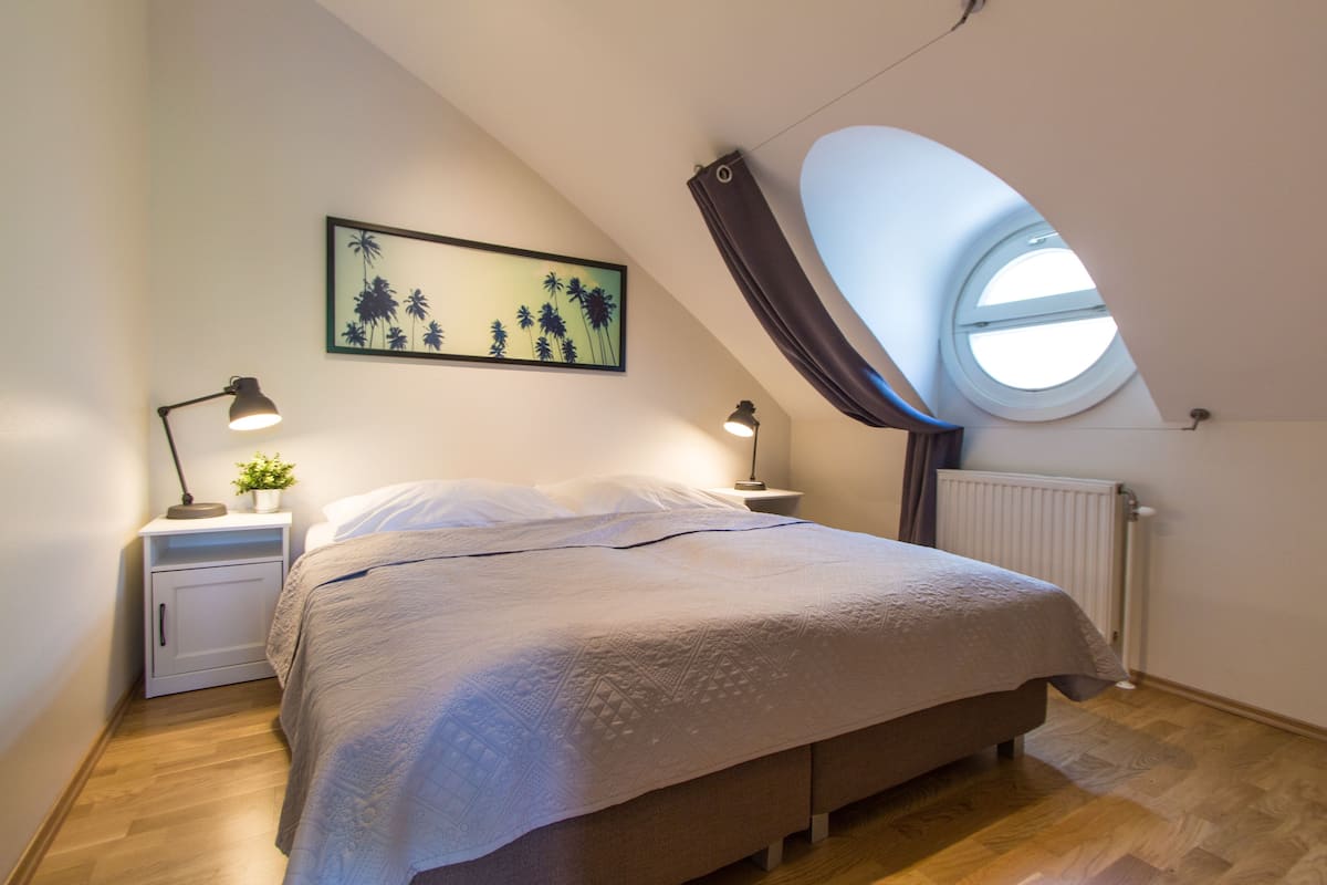 Comfort Apartment, 2 Queen Beds | 1 bedroom, iron/ironing board, free WiFi, bed sheets