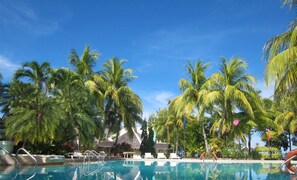 Outdoor pool - Sta. Monica Beach Club (Dumaguete)