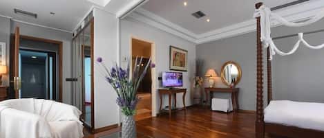 Quarto luxo | Cofres nos quartos, escrivaninha, Wi-Fi de cortesia, roupa de cama