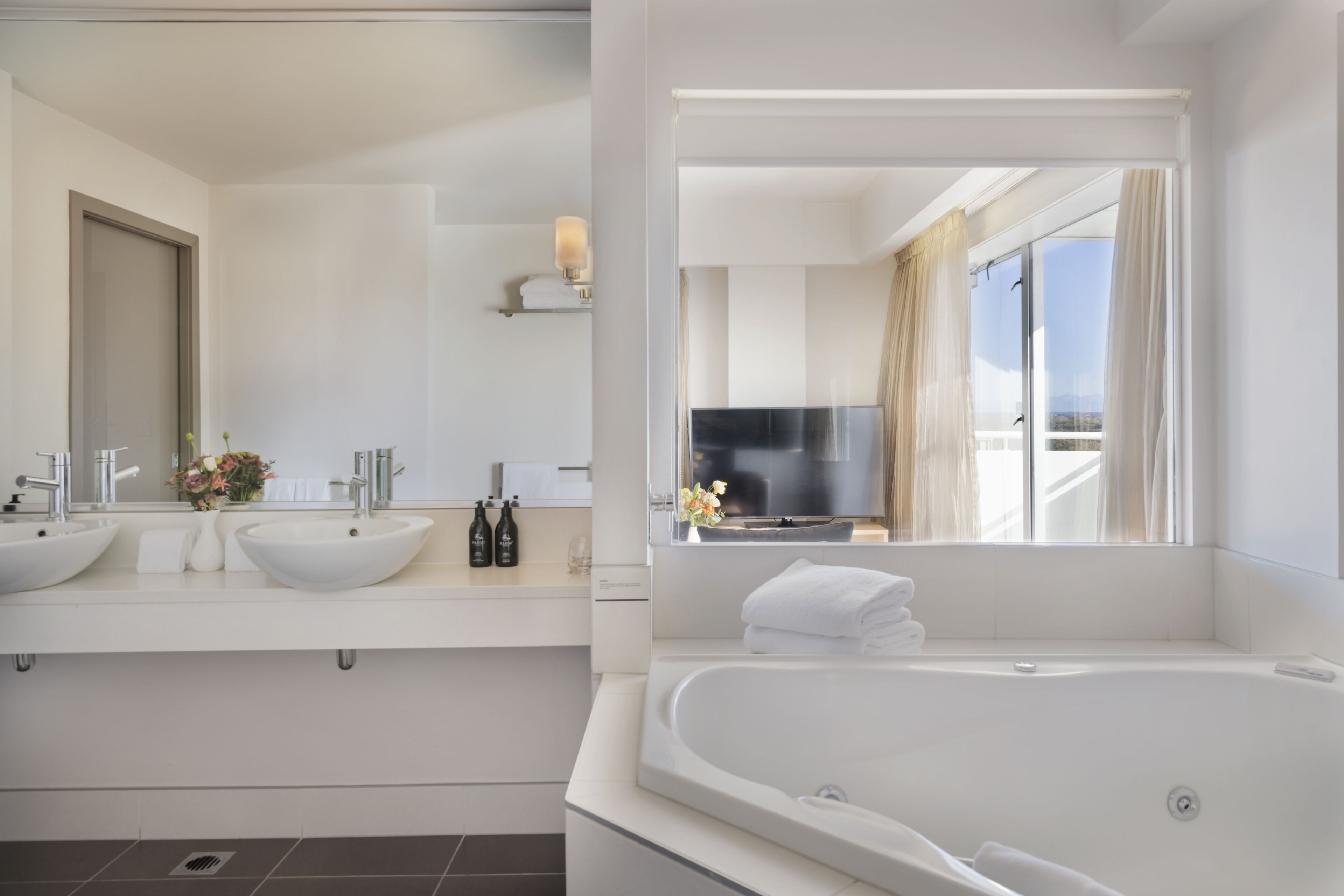 2-bedroom suite | bathroom | shower, free toiletries, hair dryer, towels