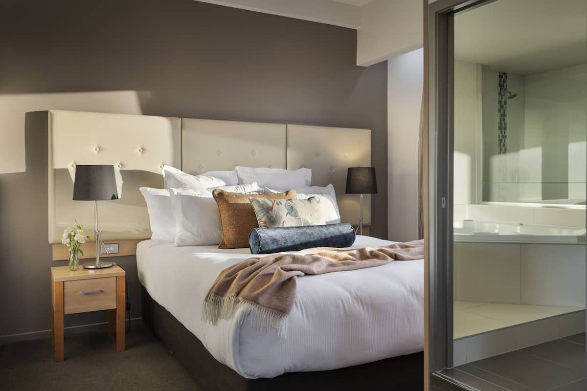 Suite, 1 Schlafzimmer | 2 Schlafzimmer, Minibar, Zimmersafe, Schreibtisch