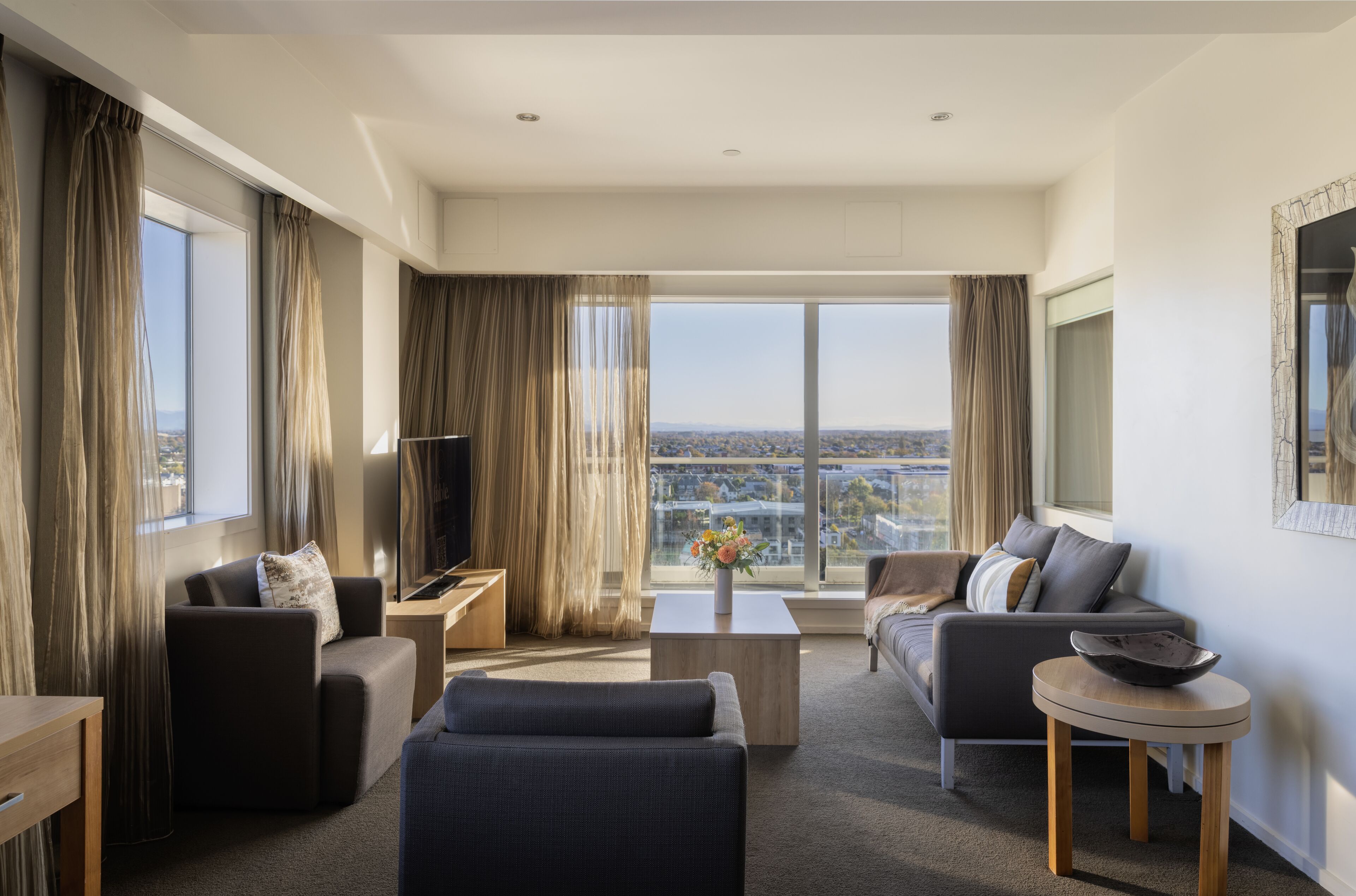 2 bedrooms, minibar, in-room safe, desk