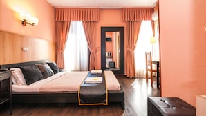 A hotel room with a bed, bedside table, lamp, and a view of the hallway. - Hostal Gallardo (Madrid)