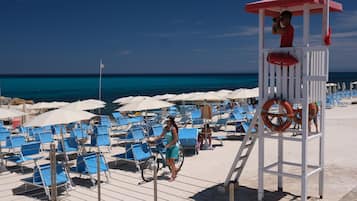 Privát strand a közelben és fehér homok
