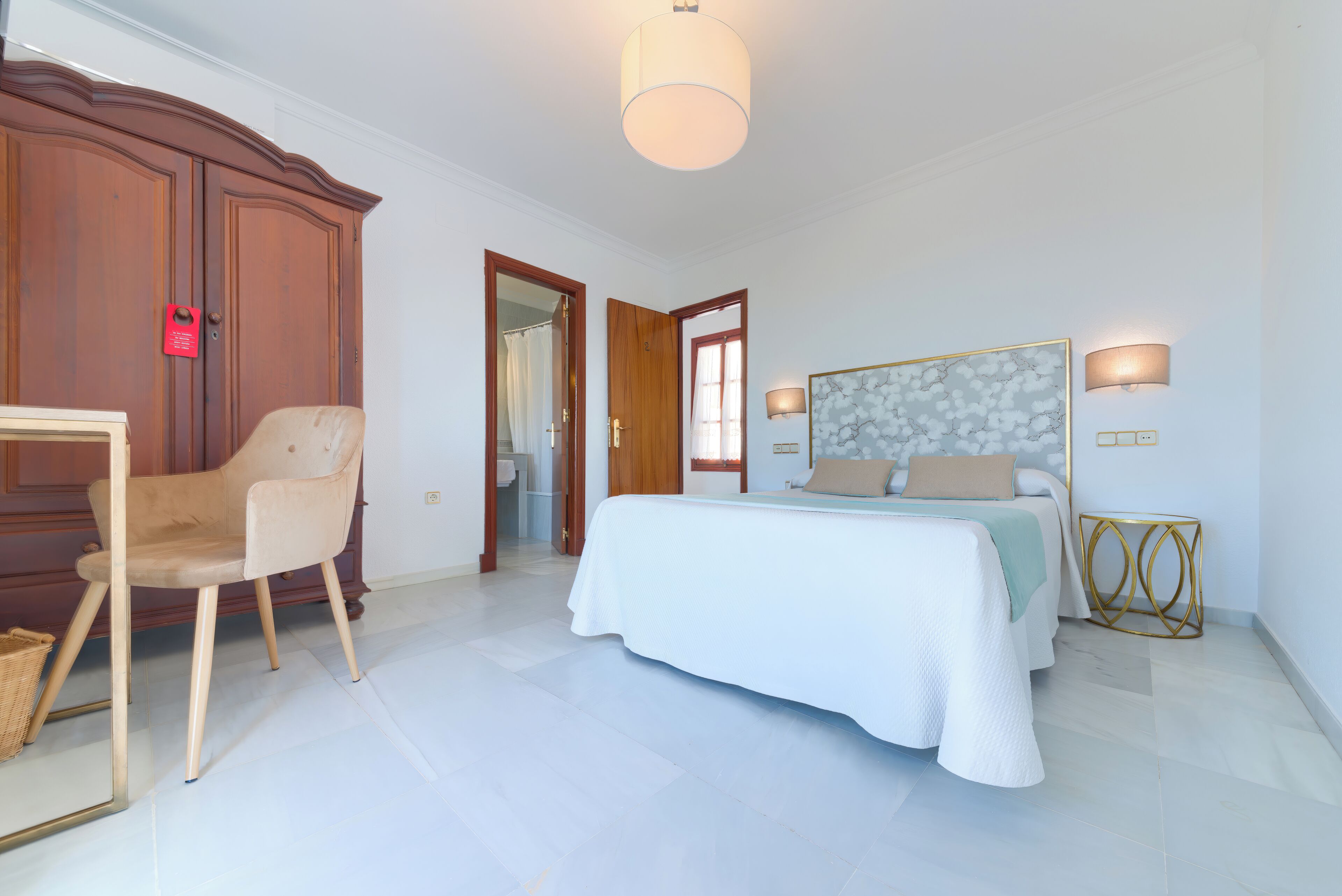 single room | premium bedding, free cots/infant beds, rollaway beds, bed sheets