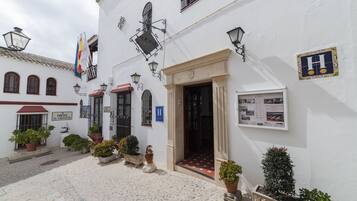 Façana frontal de l'allotjament