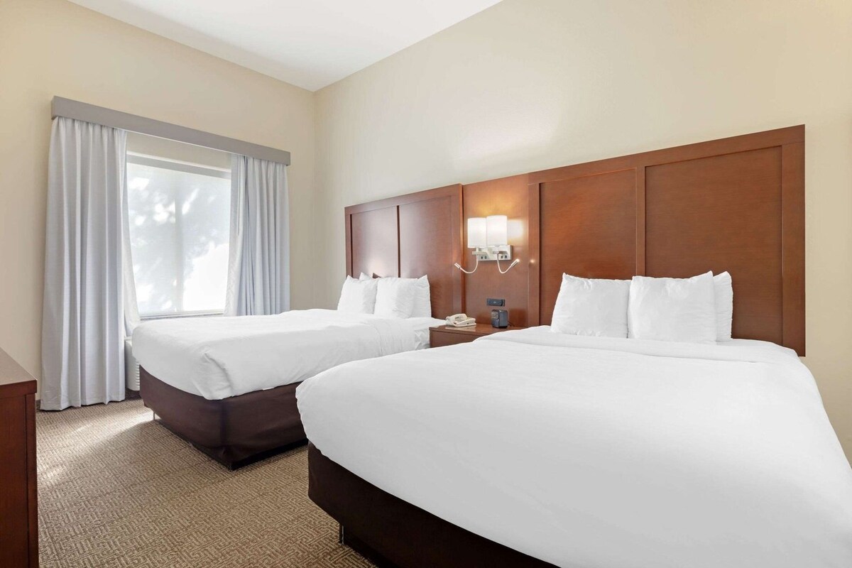 In-room safe, desk, iron/ironing board, WiFi (free)