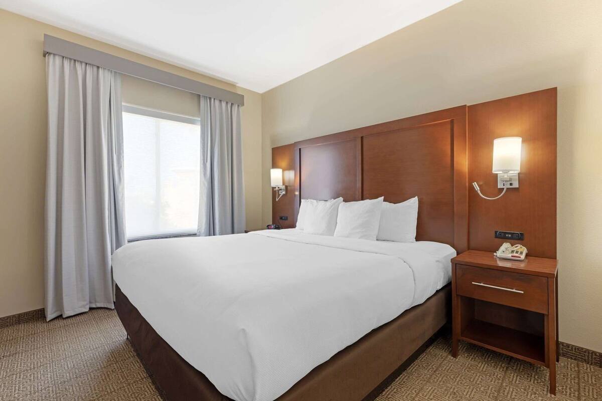 In-room safe, desk, iron/ironing board, WiFi (free)