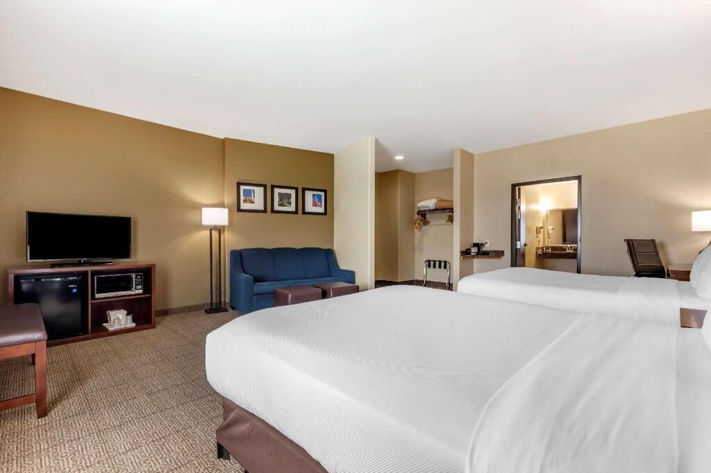 In-room safe, desk, iron/ironing board, free WiFi