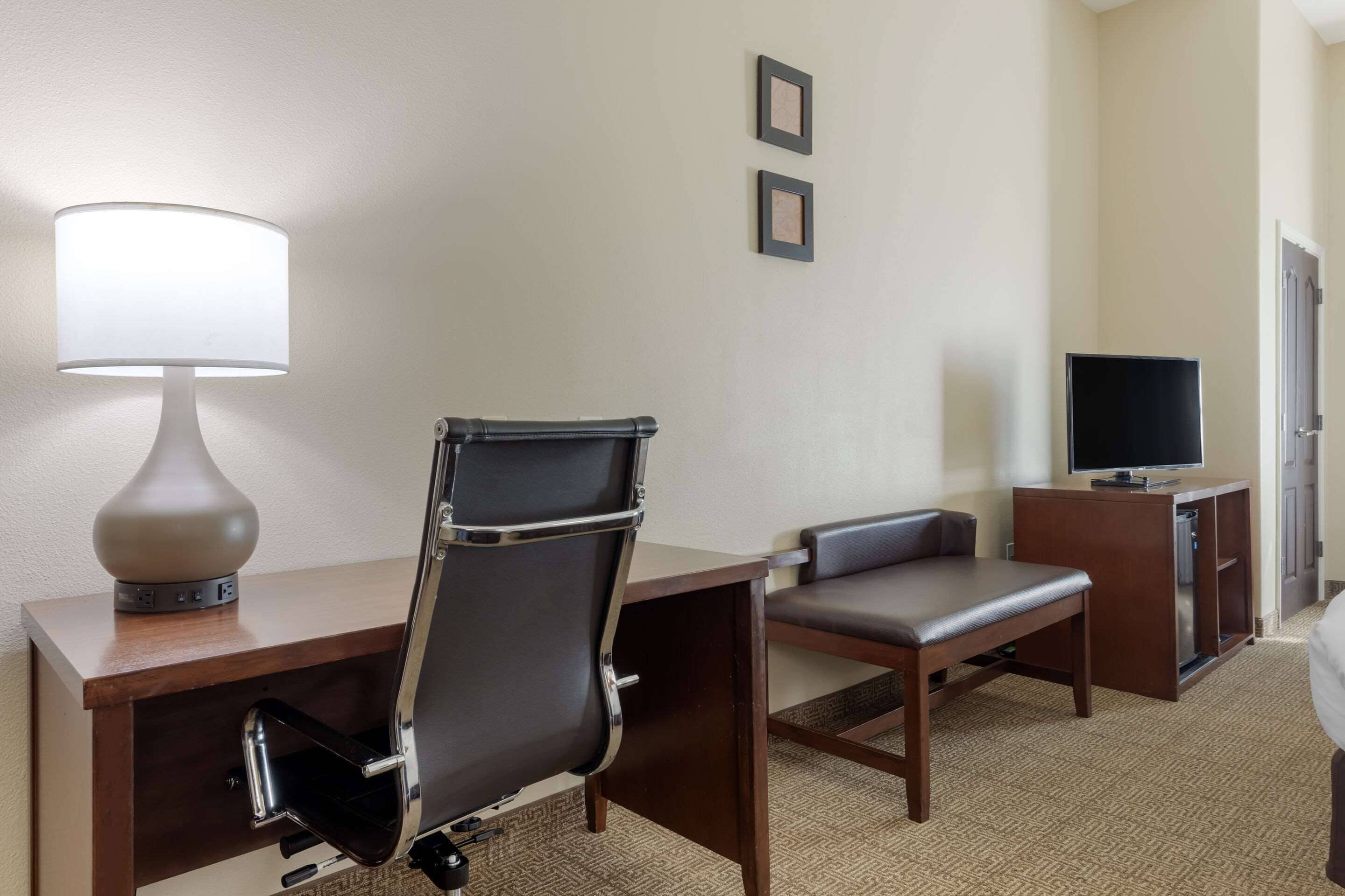 in-room safe, desk, iron/ironing board, free wifi