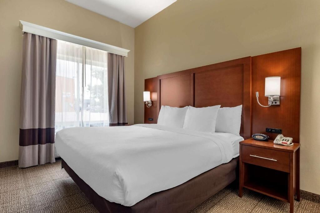 In-room safe, desk, iron/ironing board, free WiFi