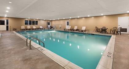 Comfort Suites Nashville near Percy Priest Lake