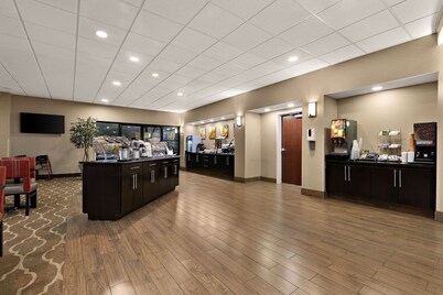 Comfort Suites Nashville near Percy Priest Lake