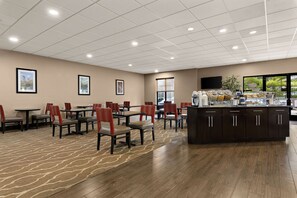 Free buffet breakfast  - Comfort Suites Nashville near Percy Priest Lake (Nashville)