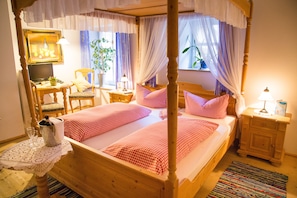 Superior Double Room, Private Bathroom | 1 bedroom, premium bedding, down duvets, pillow-top beds - Hotel Gerberhaus (Rothenburg ob der Tauber)
