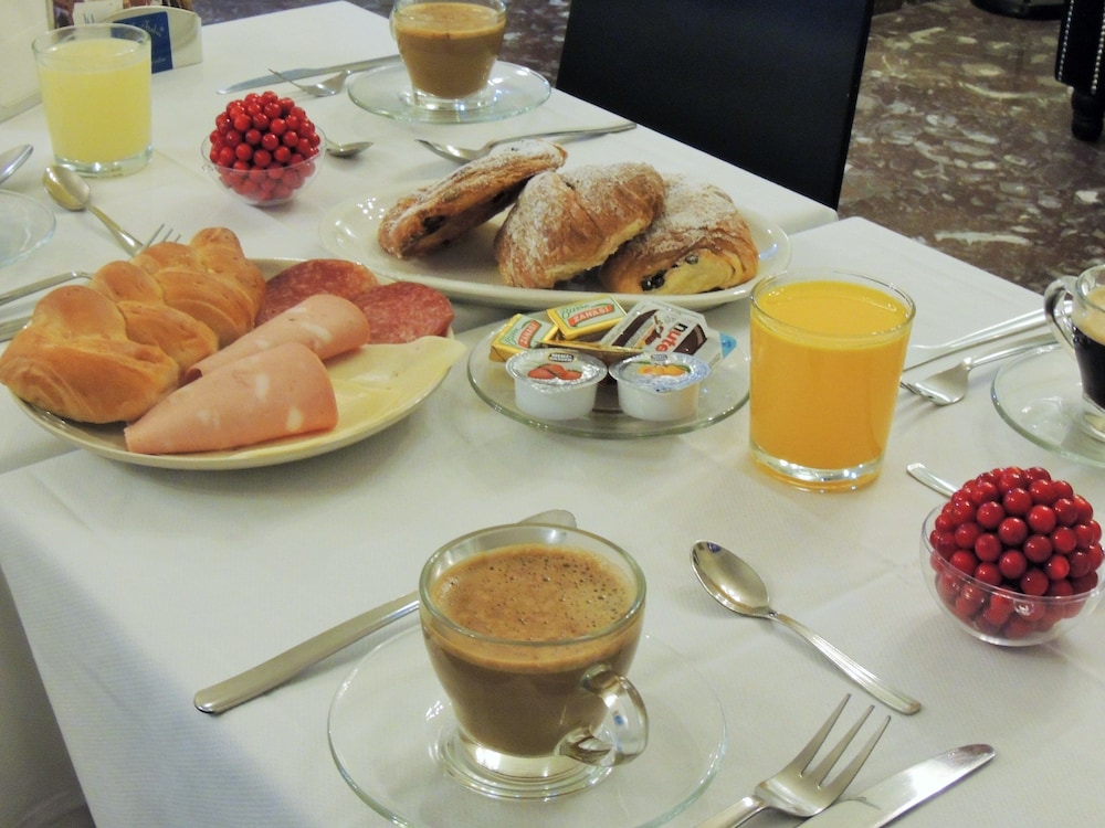 Hotel Florida by null