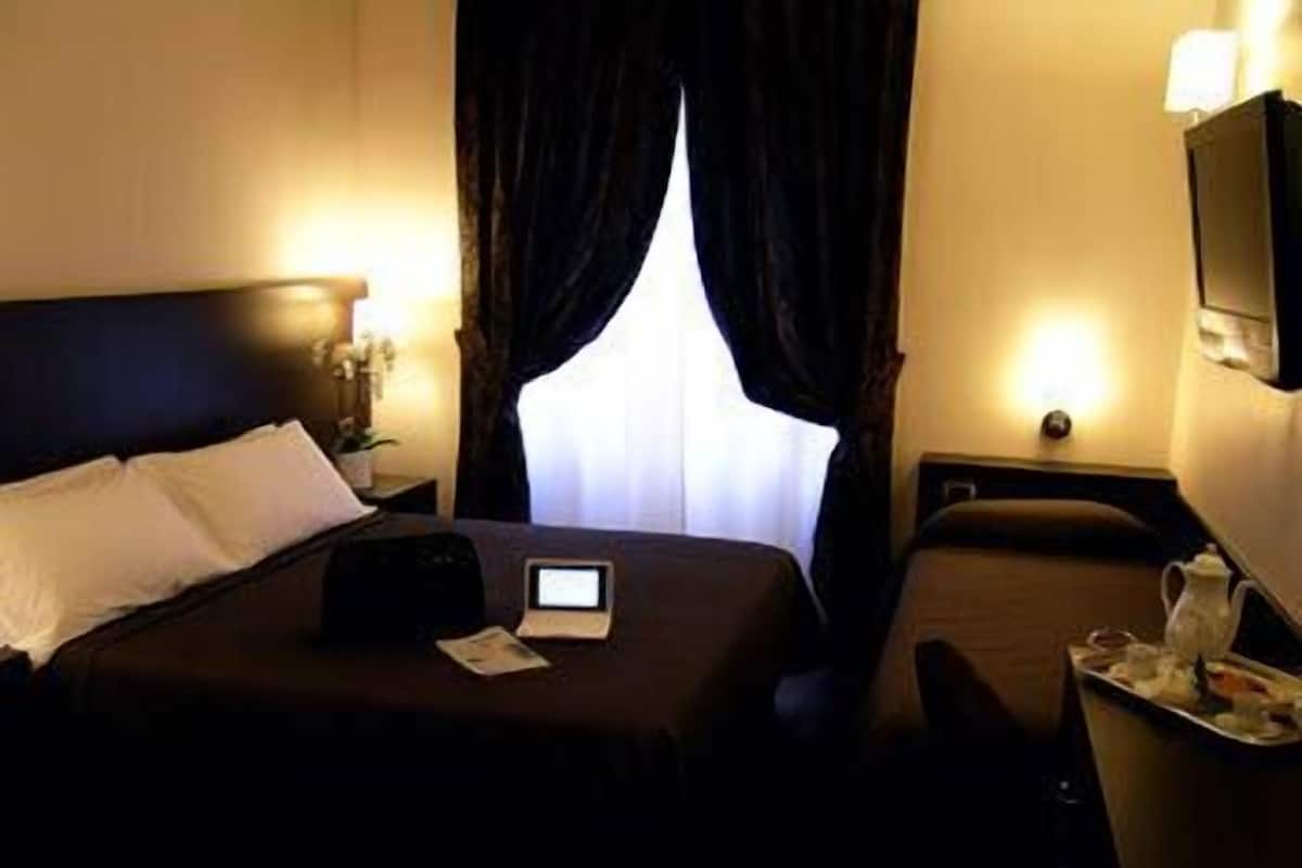 Egyptian cotton sheets, Select Comfort beds, minibar, desk
